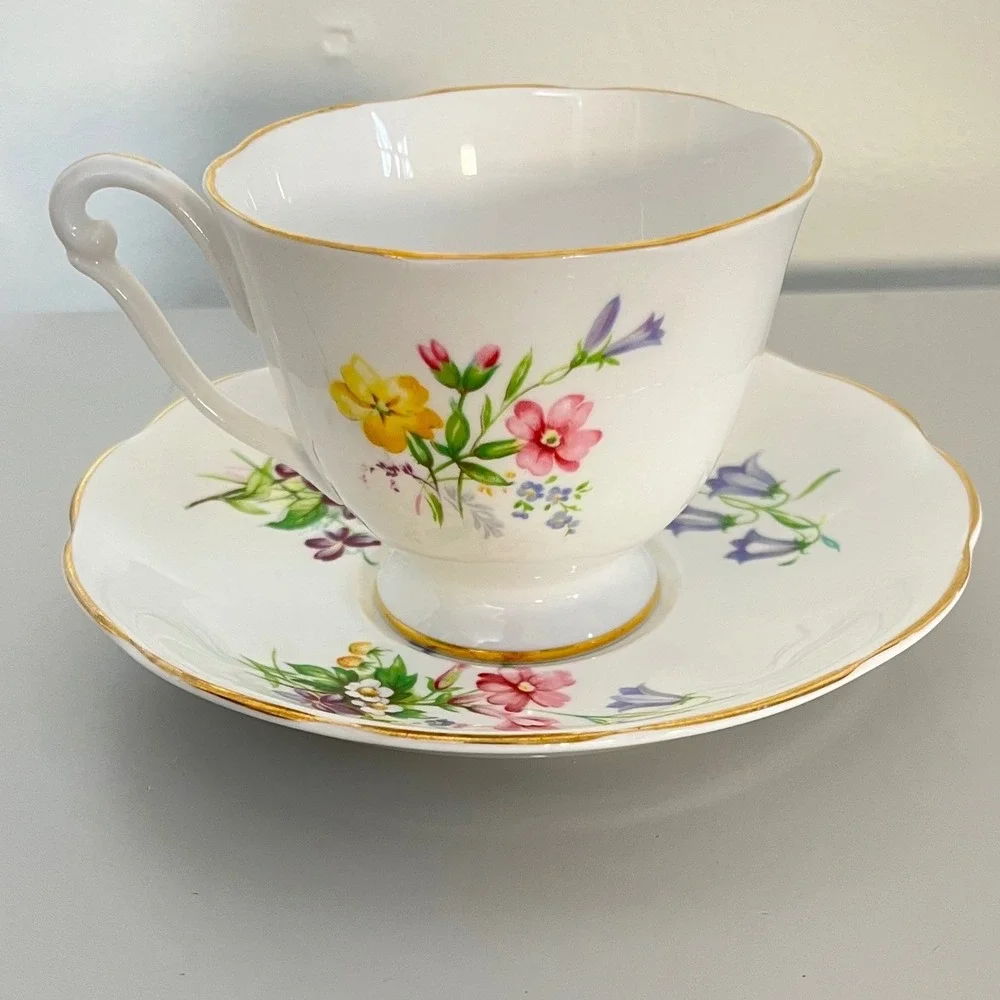 Vintage Queen Anne Bone China‎ England Teacup and Saucer Set Floral Gold Trim